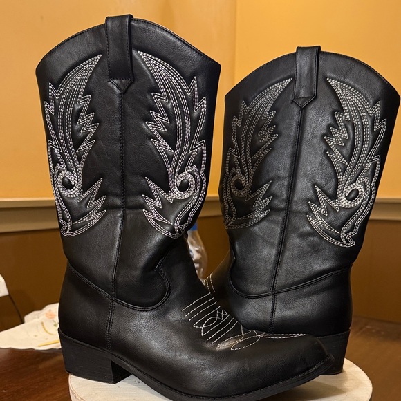 shesole Shoes - Shesole sz9 Black Vegan Leather  Cowgirl Western Boot  White Stitching Heel 1.8”